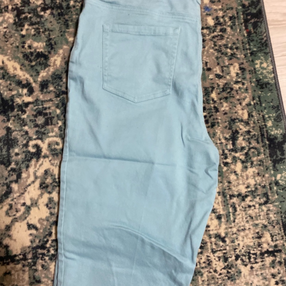 Capris - Picture 2 of 3